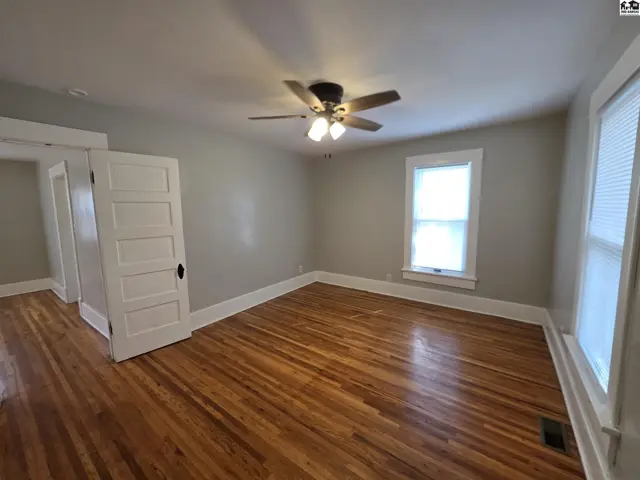 Photo of 17 W 9th Ave, Hutchinson, KS