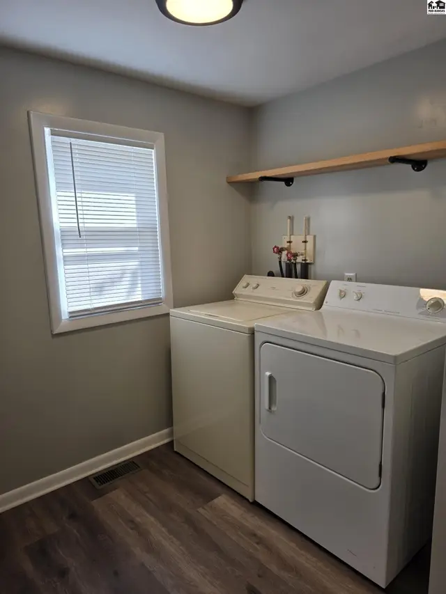 Photo of 17 W 9th Ave, Hutchinson, KS