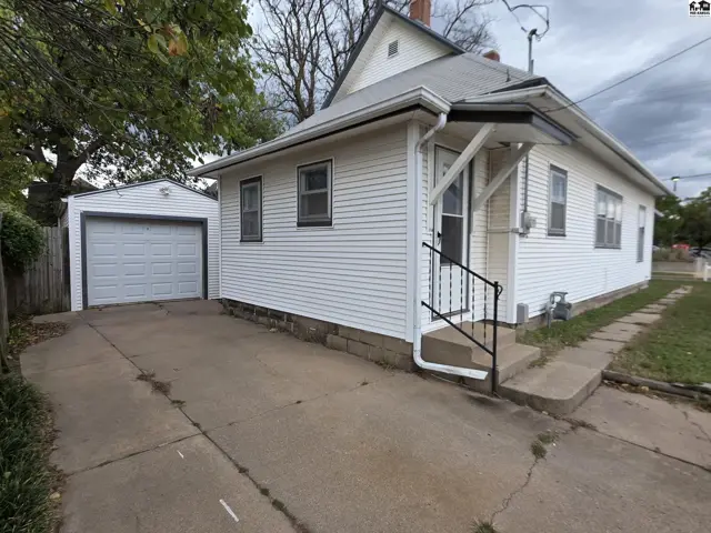 Photo of 17 W 9th Ave, Hutchinson, KS