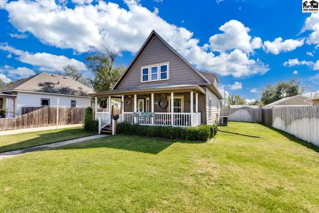 Photo of 621 W 13th Ave, Hutchinson, KS