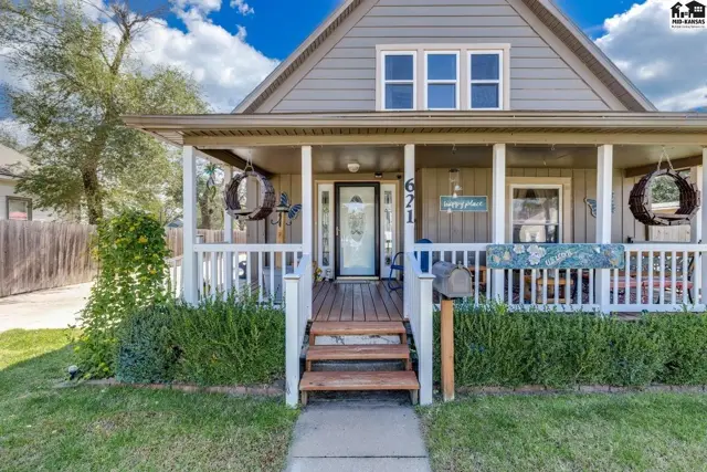 Photo of 621 W 13th Ave, Hutchinson, KS