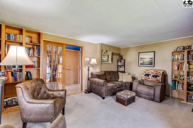Photo of 621 W 13th Ave, Hutchinson, KS