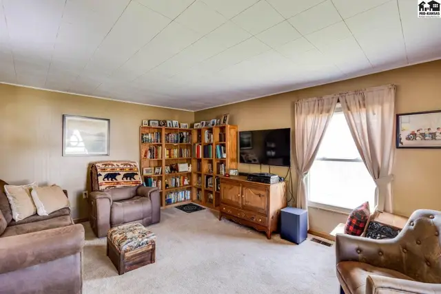 Photo of 621 W 13th Ave, Hutchinson, KS