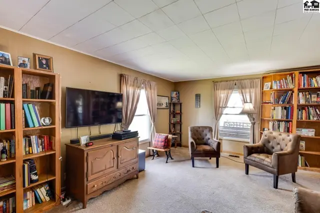 Photo of 621 W 13th Ave, Hutchinson, KS