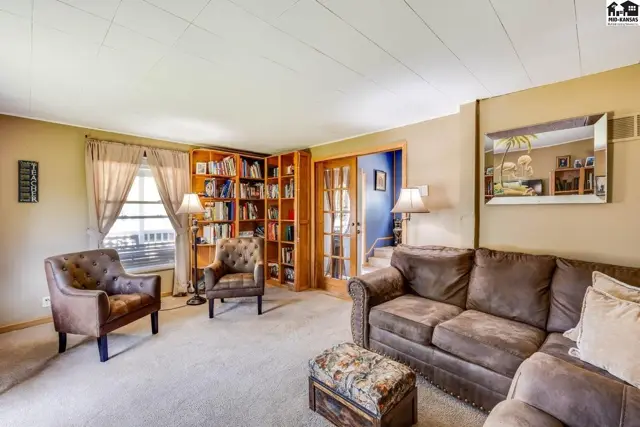 Photo of 621 W 13th Ave, Hutchinson, KS