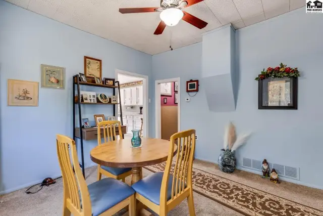 Photo of 621 W 13th Ave, Hutchinson, KS