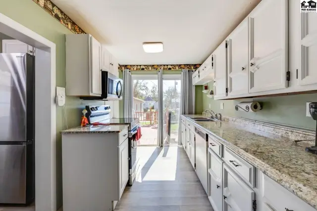 Photo of 621 W 13th Ave, Hutchinson, KS