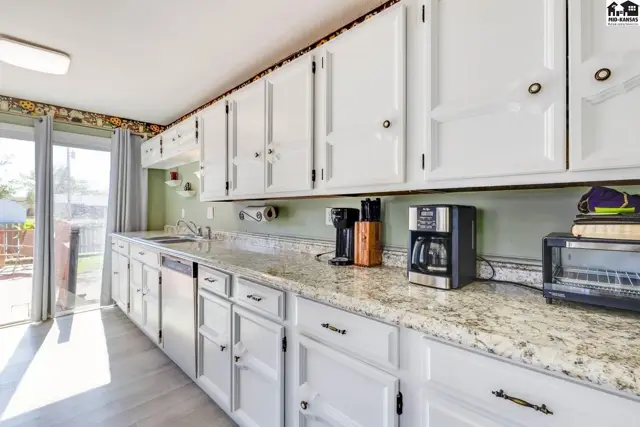 Photo of 621 W 13th Ave, Hutchinson, KS