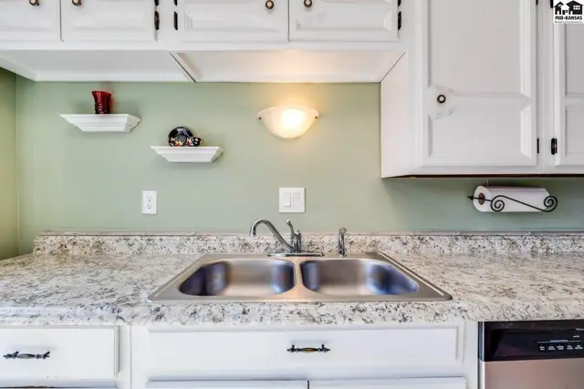 Photo of 621 W 13th Ave, Hutchinson, KS