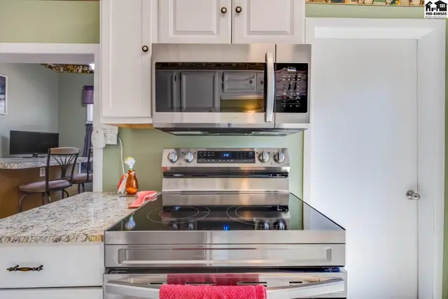Photo of 621 W 13th Ave, Hutchinson, KS