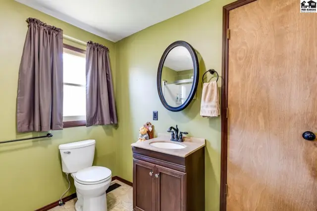 Photo of 621 W 13th Ave, Hutchinson, KS