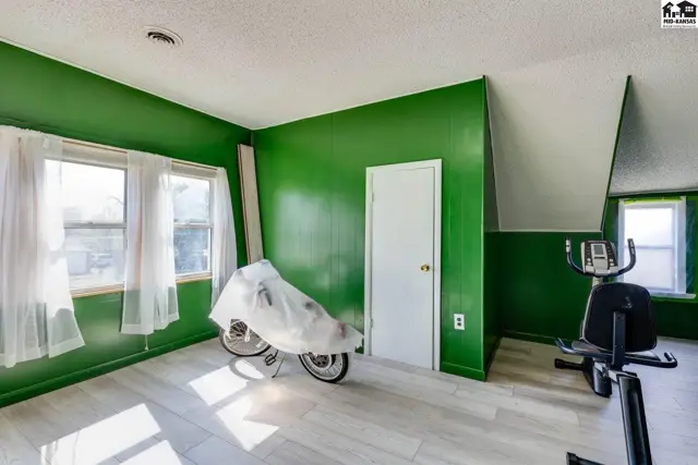 Photo of 621 W 13th Ave, Hutchinson, KS