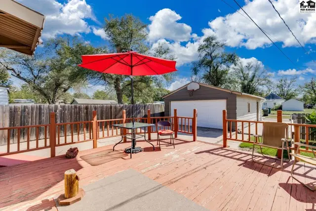 Photo of 621 W 13th Ave, Hutchinson, KS