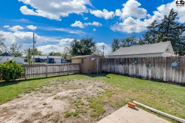 Photo of 621 W 13th Ave, Hutchinson, KS
