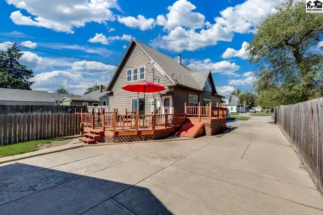 Photo of 621 W 13th Ave, Hutchinson, KS