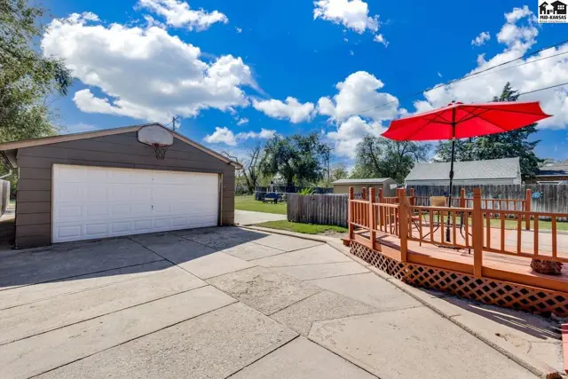 Photo of 621 W 13th Ave, Hutchinson, KS