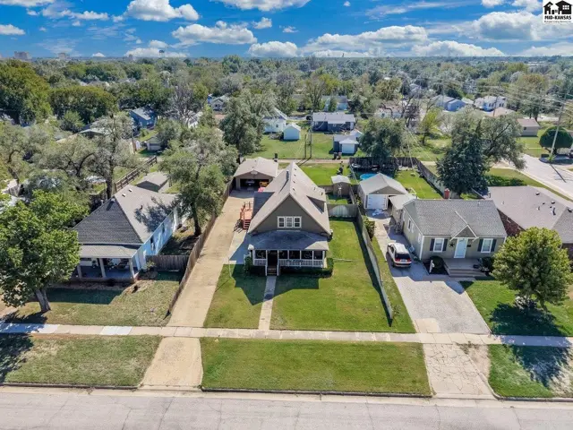 Photo of 621 W 13th Ave, Hutchinson, KS