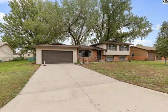 Photo of 621 E 32nd Terr, Hutchinson, KS