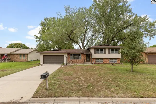 Photo of 621 E 32nd Terr, Hutchinson, KS