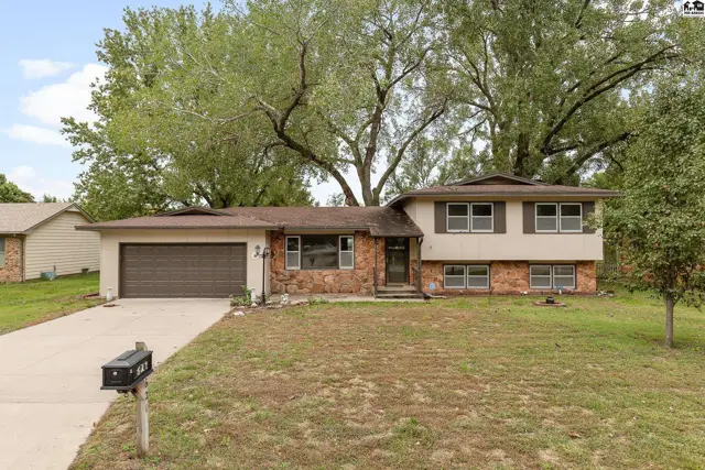 Photo of 621 E 32nd Terr, Hutchinson, KS