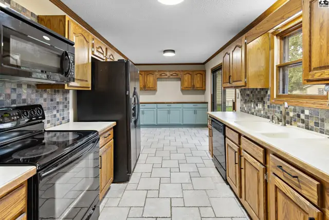 Photo of 621 E 32nd Terr, Hutchinson, KS