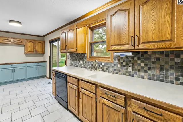 Photo of 621 E 32nd Terr, Hutchinson, KS
