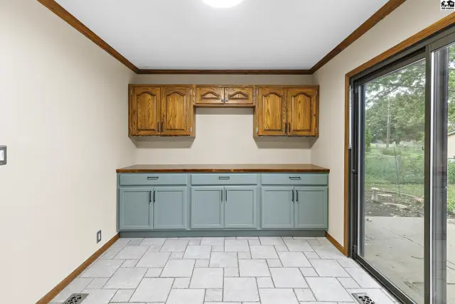 Photo of 621 E 32nd Terr, Hutchinson, KS