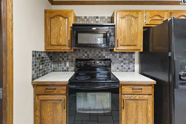 Photo of 621 E 32nd Terr, Hutchinson, KS