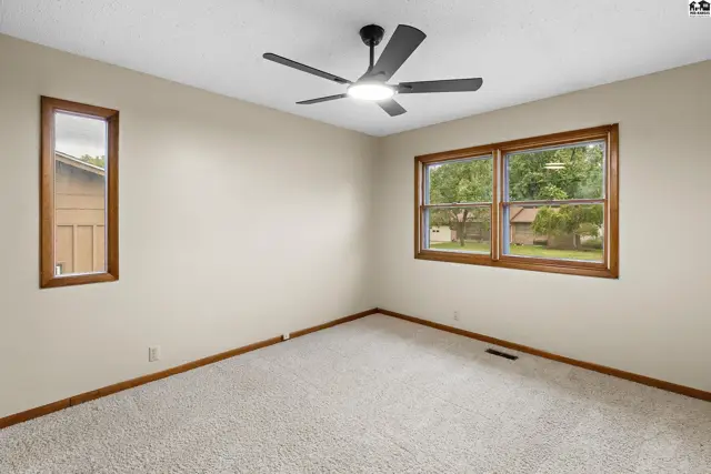 Photo of 621 E 32nd Terr, Hutchinson, KS