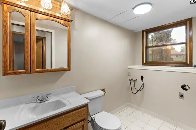 Photo of 621 E 32nd Terr, Hutchinson, KS