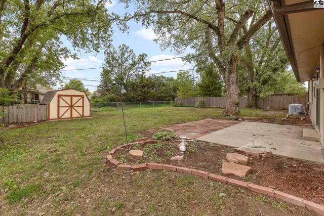 Photo of 621 E 32nd Terr, Hutchinson, KS