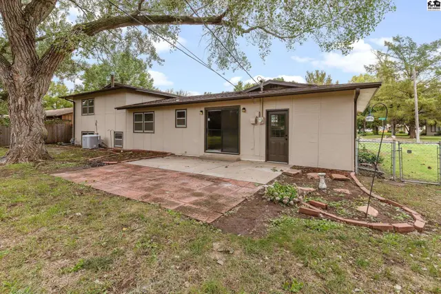 Photo of 621 E 32nd Terr, Hutchinson, KS