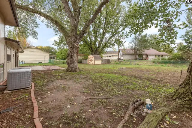Photo of 621 E 32nd Terr, Hutchinson, KS