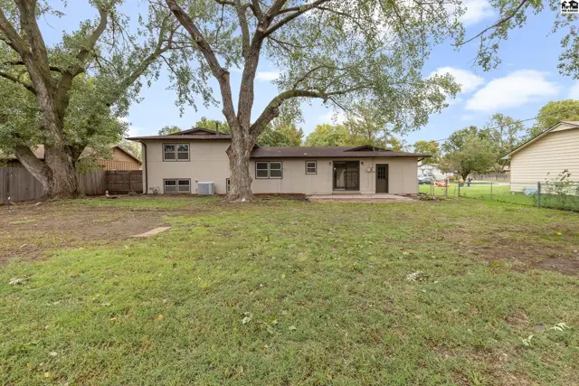 Photo of 621 E 32nd Terr, Hutchinson, KS