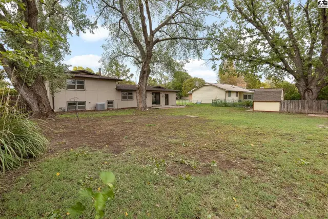 Photo of 621 E 32nd Terr, Hutchinson, KS