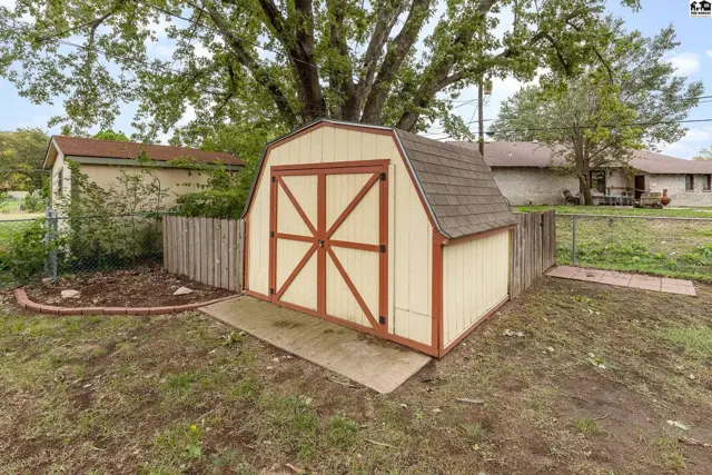 Photo of 621 E 32nd Terr, Hutchinson, KS