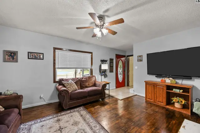 Photo of 628 Brookside Dr, Hutchinson, KS