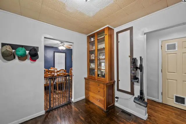 Photo of 628 Brookside Dr, Hutchinson, KS