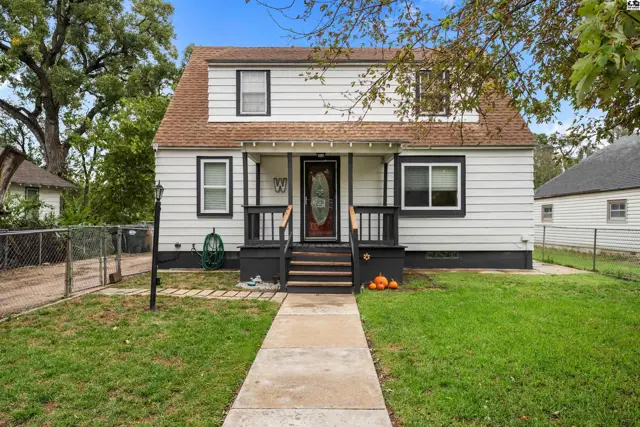 Photo of 628 Brookside Dr, Hutchinson, KS