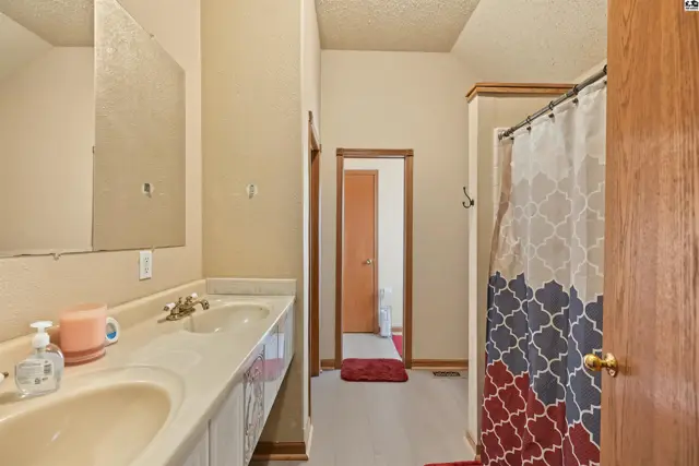Photo of 304 W 5th St, Marquette, KS