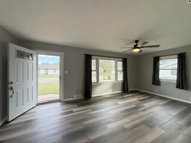 Photo of 9 Harvest Ln, Hutchinson, KS