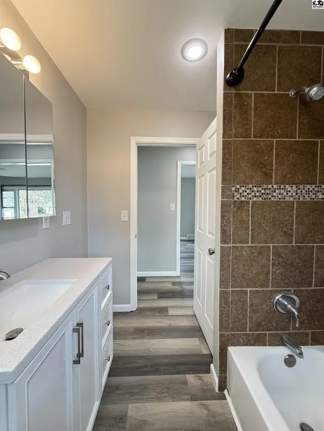 Photo of 9 Harvest Ln, Hutchinson, KS