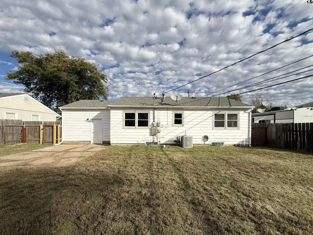 Photo of 9 Harvest Ln, Hutchinson, KS