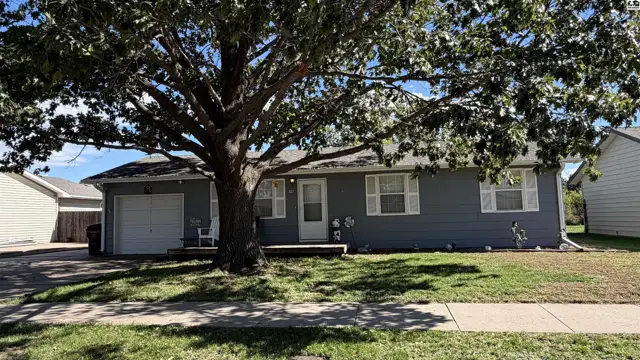 Photo of 821 Pine Ct, McPherson, KS