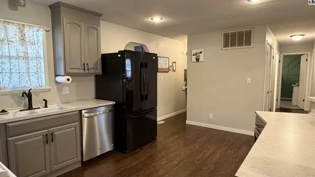 Photo of 821 Pine Ct, McPherson, KS