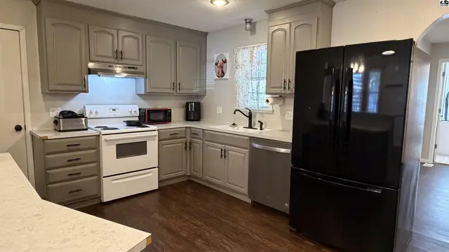 Photo of 821 Pine Ct, McPherson, KS