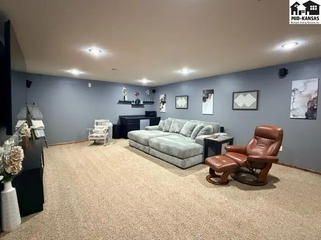 Photo of 1002 E 36th Ave, Hutchinson, KS