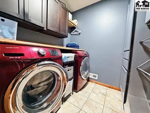 Photo of 1002 E 36th Ave, Hutchinson, KS