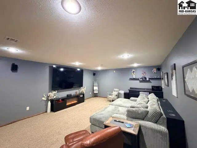 Photo of 1002 E 36th Ave, Hutchinson, KS