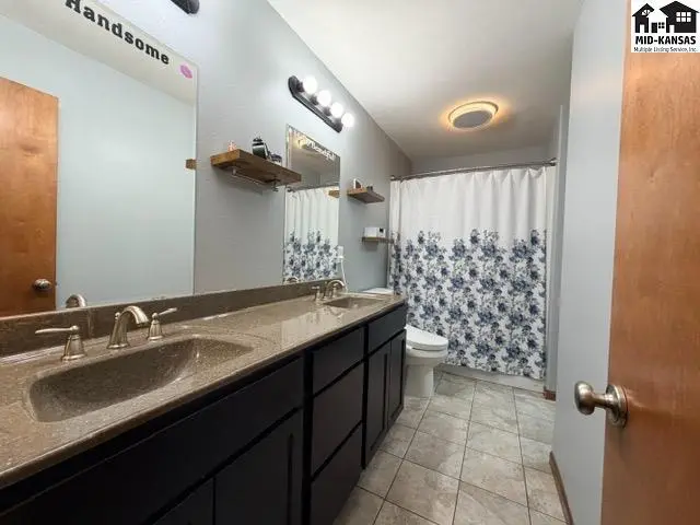 Photo of 1002 E 36th Ave, Hutchinson, KS
